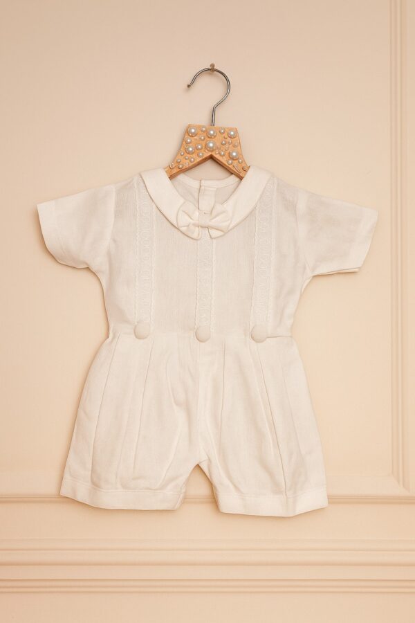 20250729_1542_Baby Outfit Display_remix_01k1atj9dqexfr6tnr8nz3y6dn