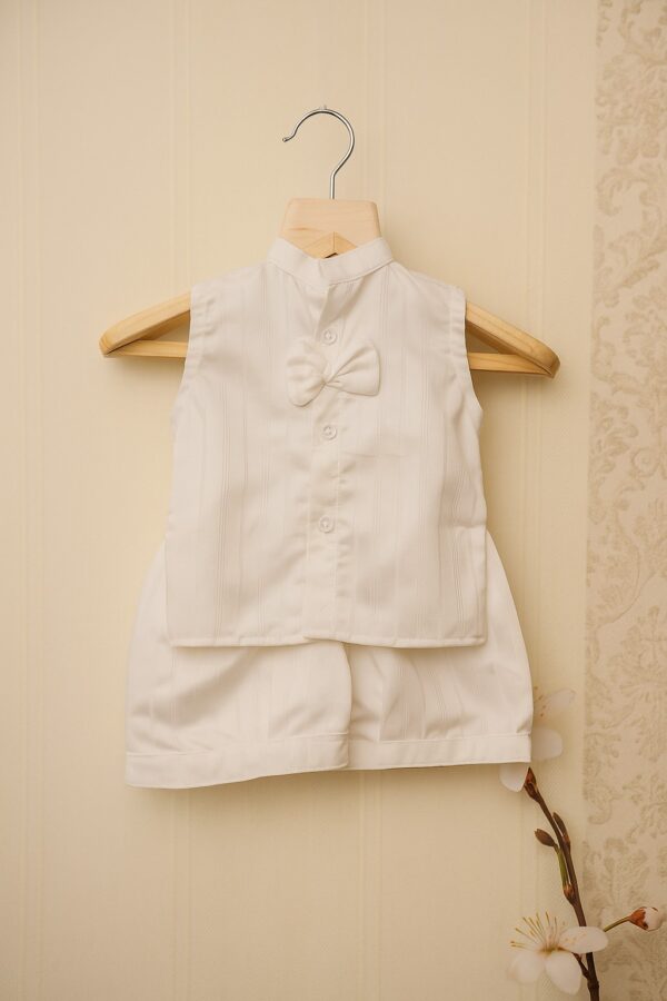 20250728_1755_White Outfit Display_remix_01k18ft6p5e7k8cs40dsqv5bg4